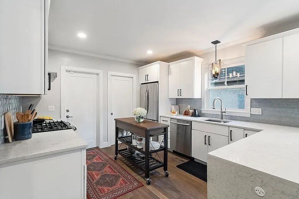 39 Hewlett St - Photo 5 of 9