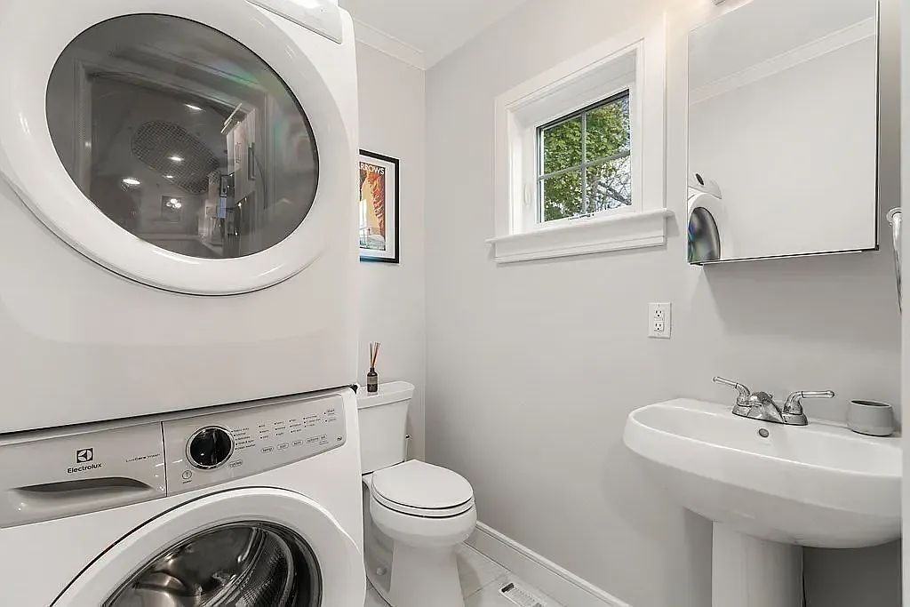 39 Hewlett St - Photo 7 of 9