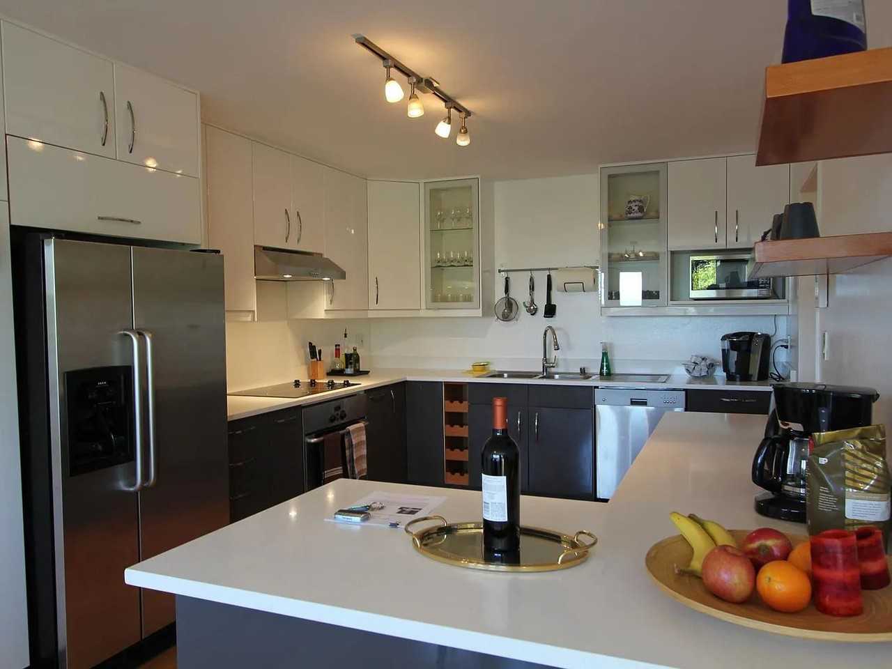 277 Randall St - Photo 4 of 12