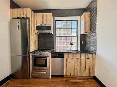 582 Alabama St - Photo 2 of 10