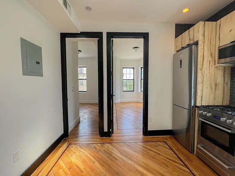 582 Alabama St - Photo 4 of 10