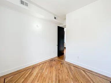 582 Alabama St - Photo 5 of 10