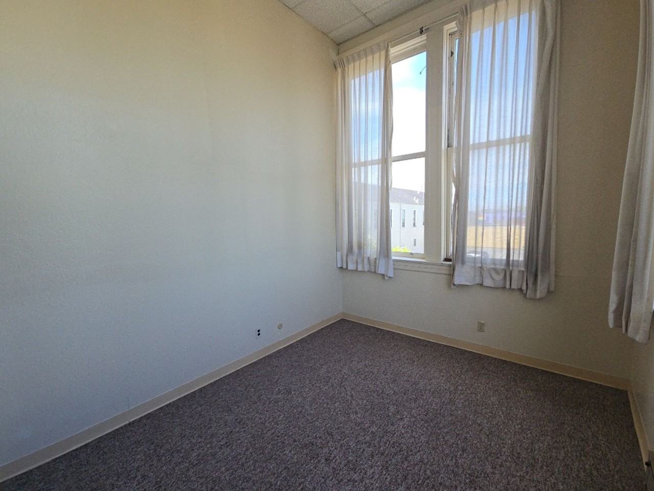309 E [PRM: Andrew](23) - Photo 4 of 38