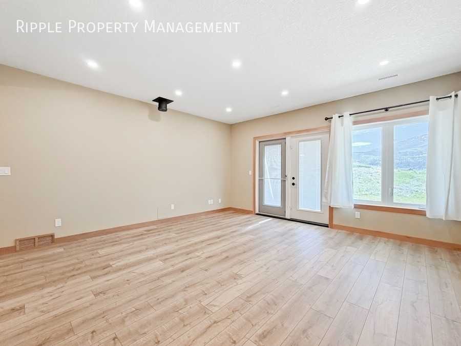2925 214 St #MAIN - Photo 4 of 34