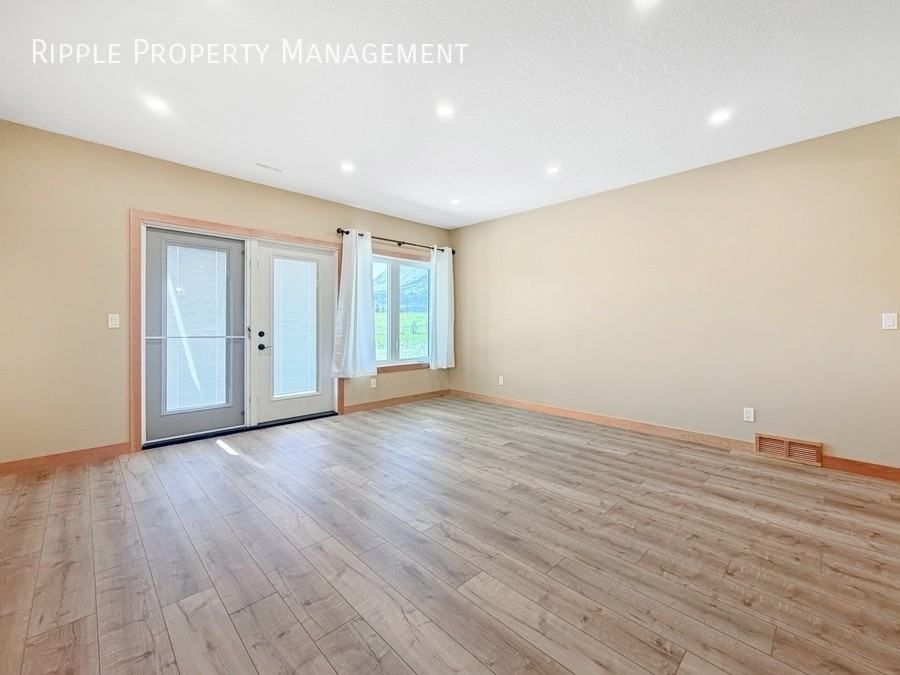 2925 214 St #MAIN - Photo 5 of 34
