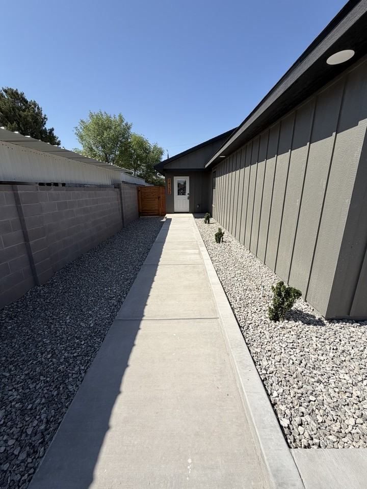 2413 Avenue B #B - Photo 2 of 17