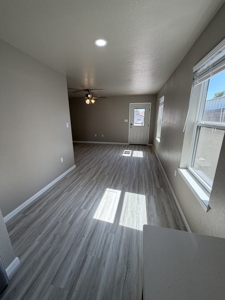 2413 Avenue B #B - Photo 6 of 17