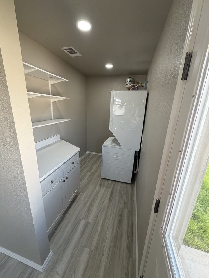 2413 Avenue B #A - Photo 4 of 9