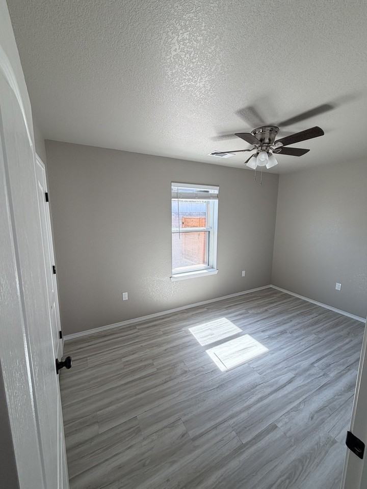 2413 Avenue B #A - Photo 5 of 9