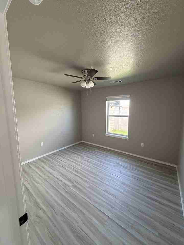 2413 Avenue B #A - Photo 7 of 9