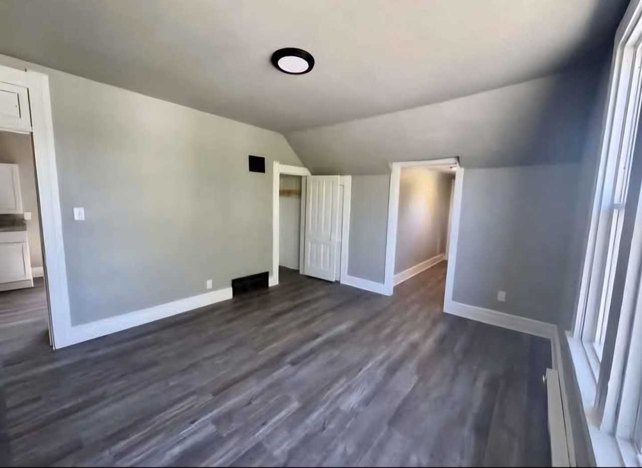 1401 Elizabeth St #2 - Photo 7 of 9