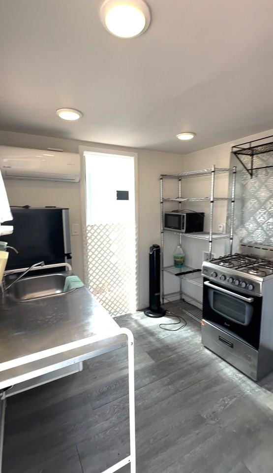 533 22nd St #2 - Photo 3 of 10