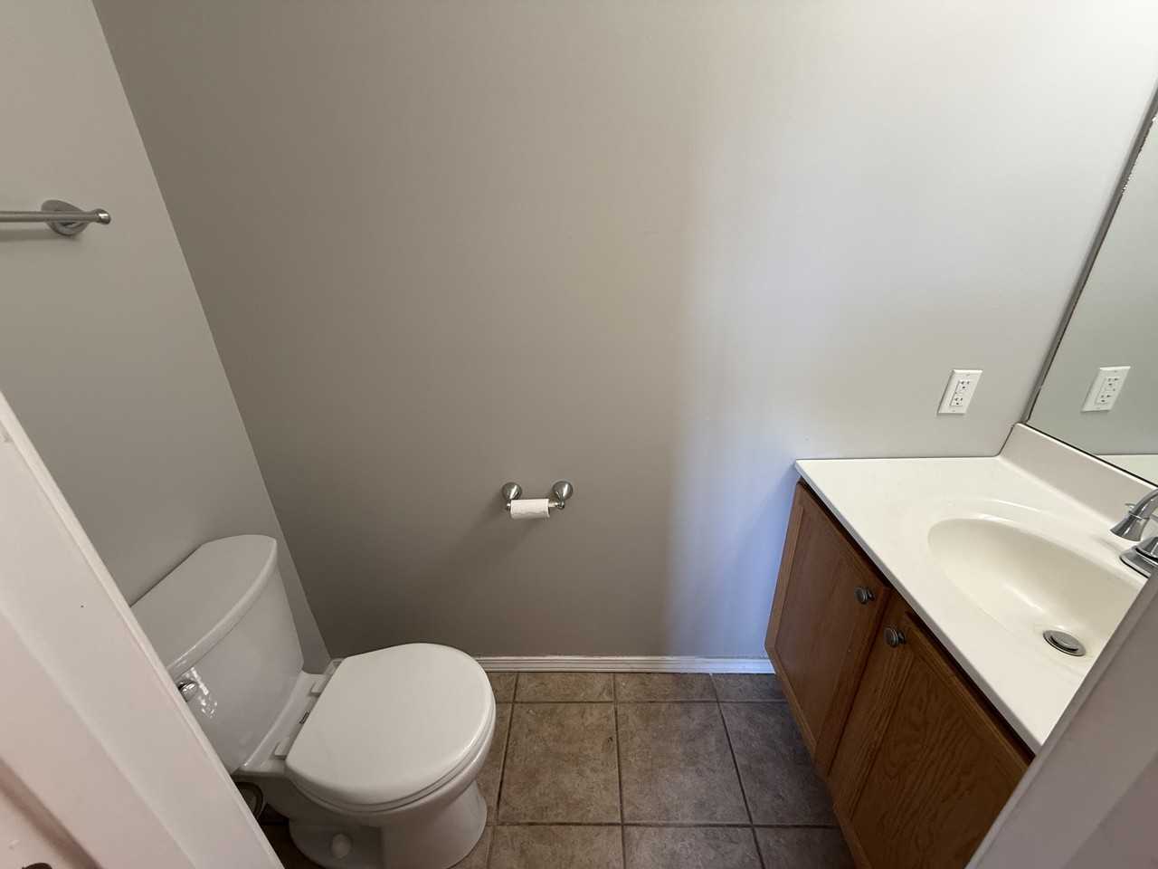 1100 Henry St #B - Photo 5 of 39