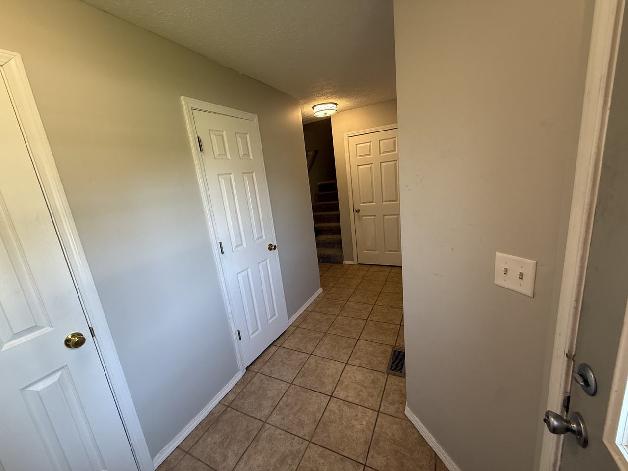 1100 Henry St #B - Photo 7 of 39