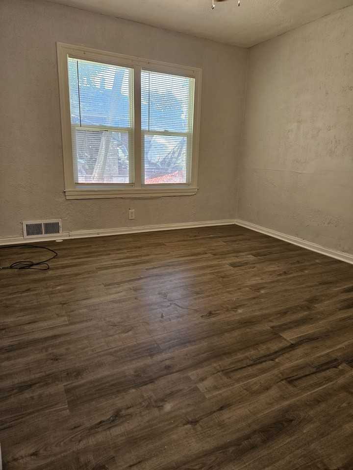 4748 Monroe St #NA - Photo 6 of 15