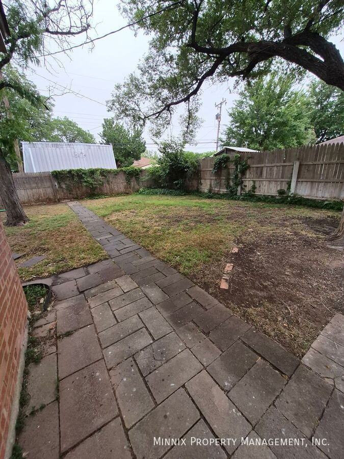 3719 Julie Dr - Photo 4 of 42