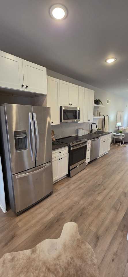 437 N Glover St - Photo 5 of 13