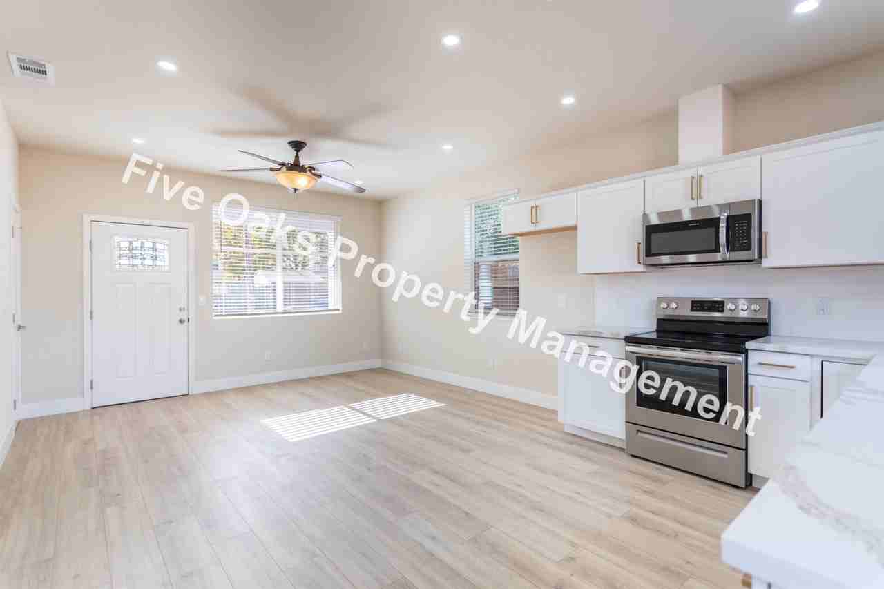 811 1/2 Natoma St - Photo 4 of 28