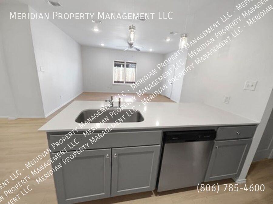 5526 Itasca St #B - Photo 7 of 31
