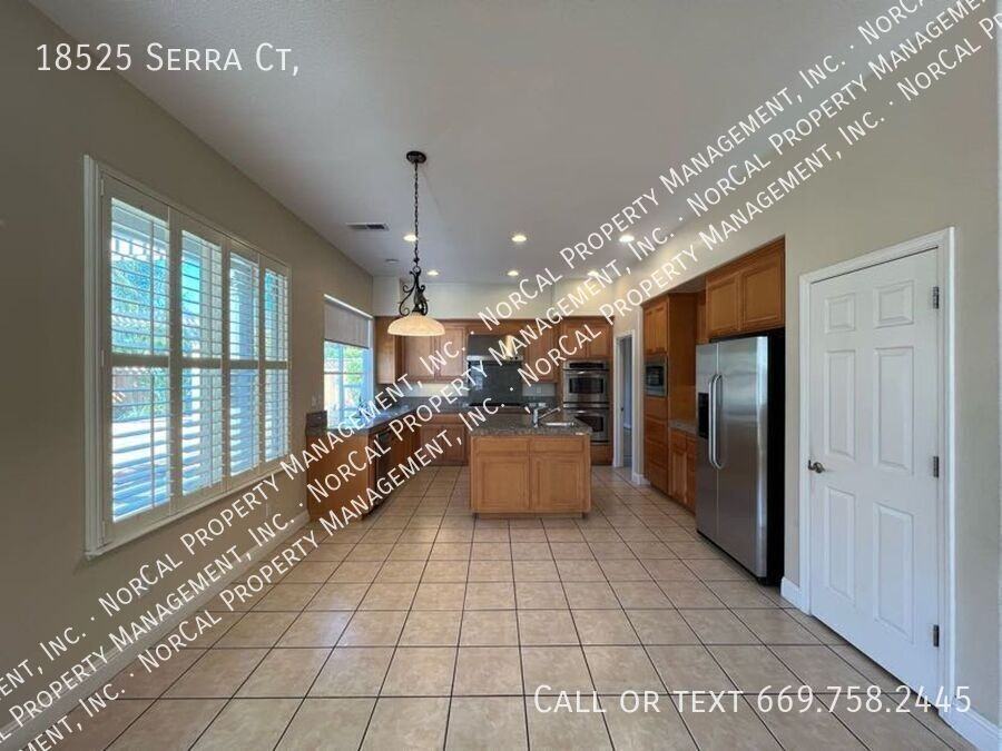 18525 Serra Ct - Photo 5 of 40