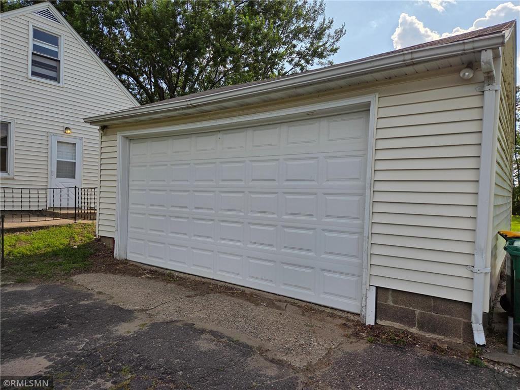 5607 Regent Ave N #NA - Photo 5 of 8