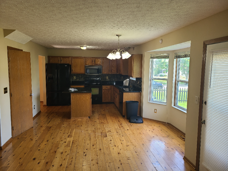 3542 Patcon Way - Photo 3 of 37