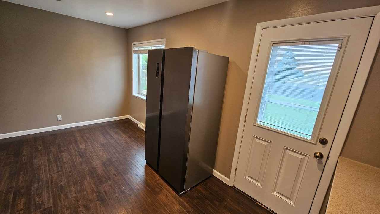 800 Lotus Way - Photo 3 of 19