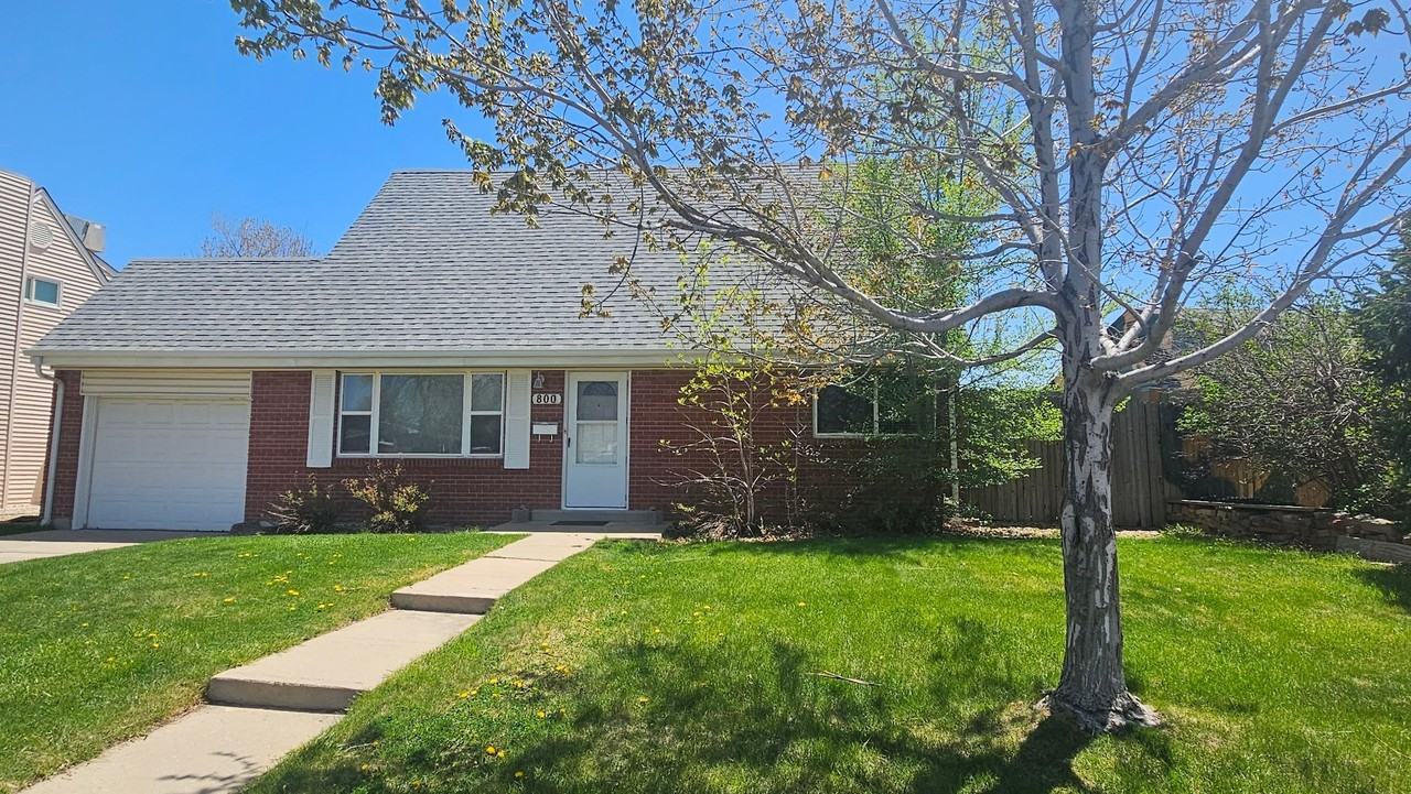 800 Lotus Way - Photo 4 of 19