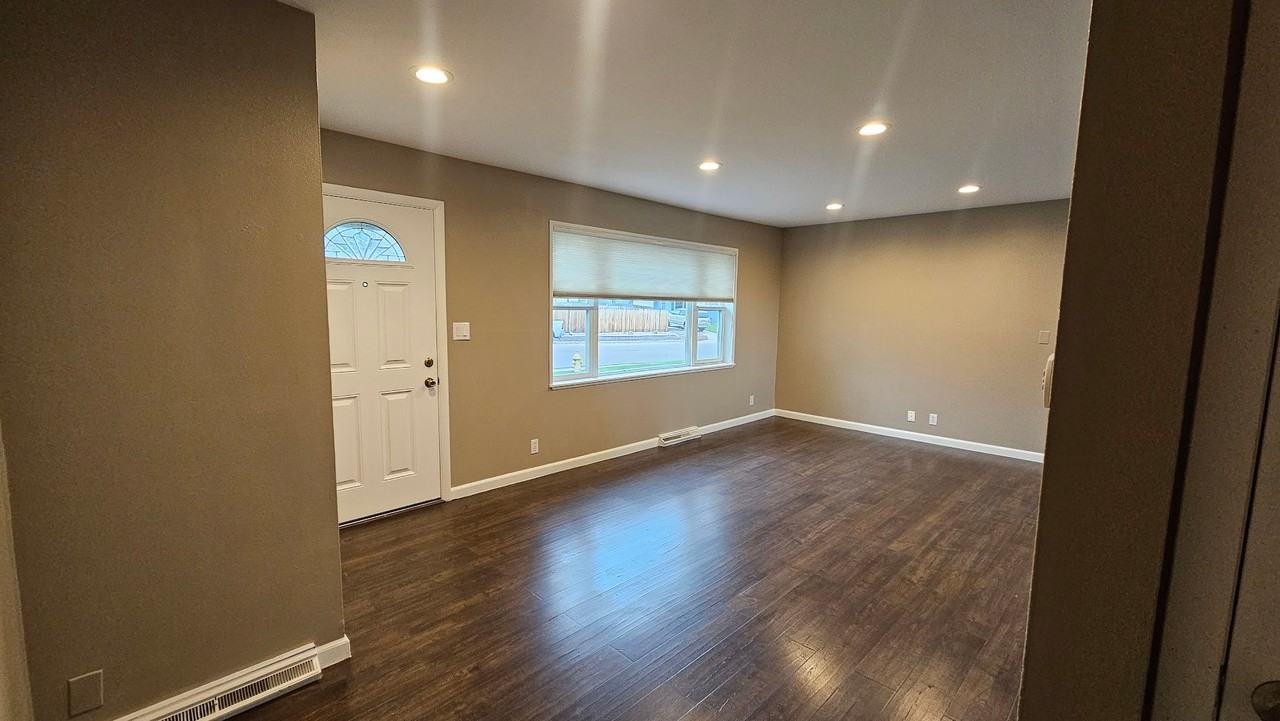800 Lotus Way - Photo 6 of 19