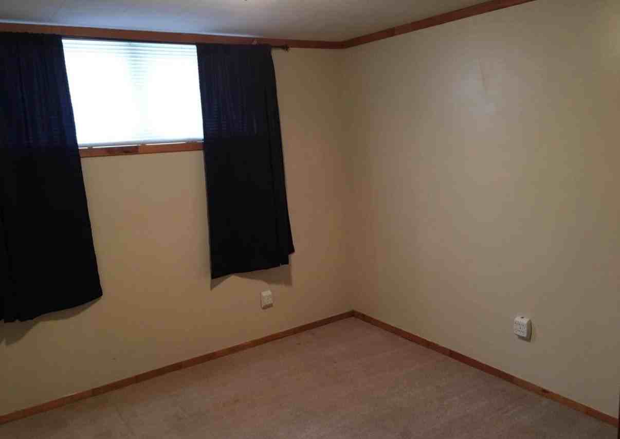 1110 10th Ave Nw - Photo 2 of 5