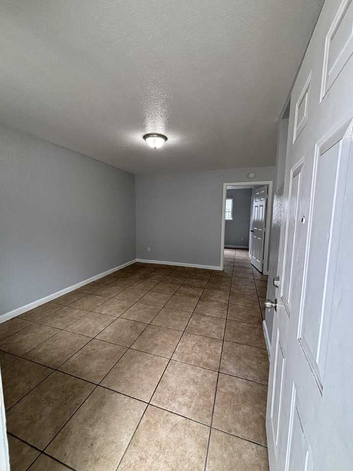 729 Dixieanne Ave #03 - Photo 3 of 7