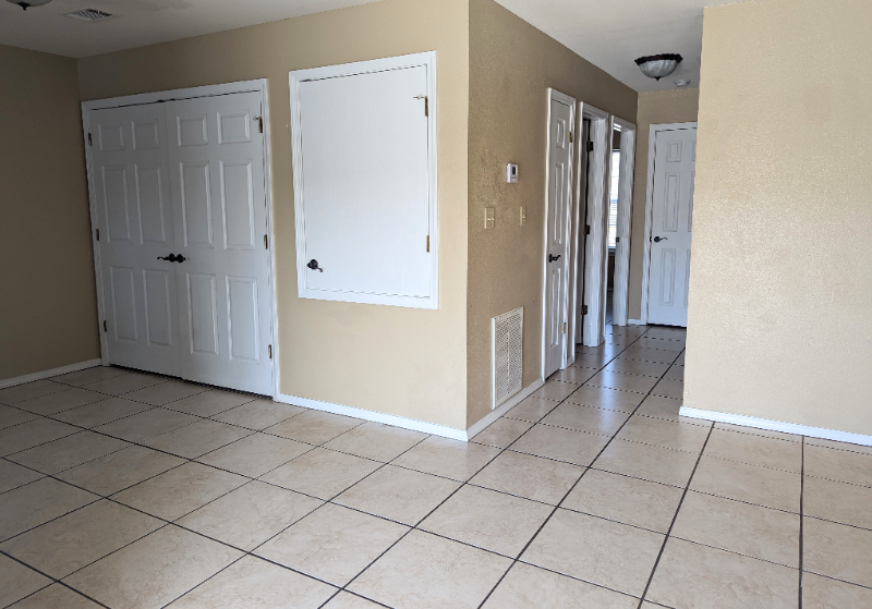 415 S Vine St #B - Photo 6 of 17