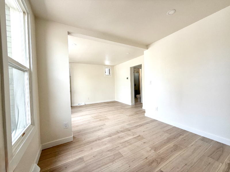 708 E Dakota Ave - Photo 6 of 16