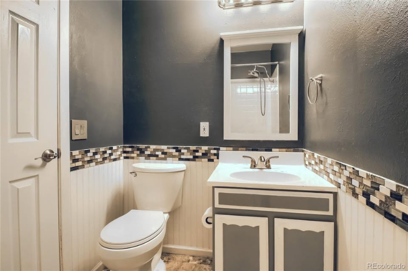 620 S Oswego St - Photo 5 of 9