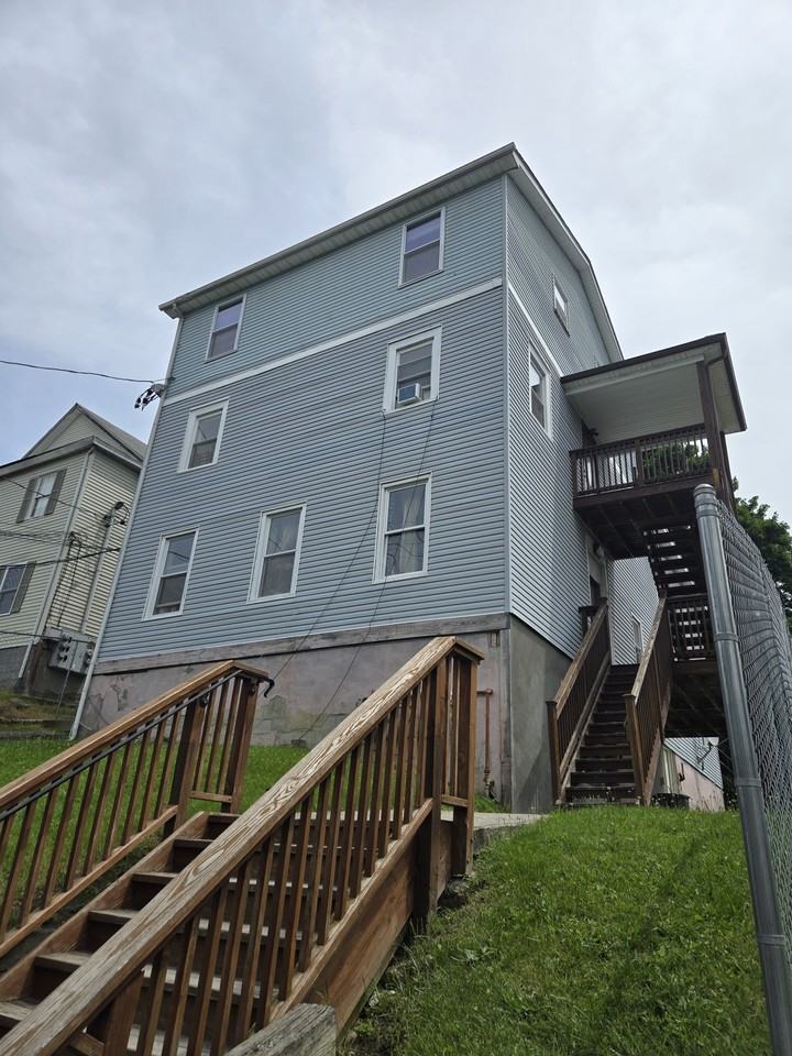 131 N Clinton St #3 - Photo 2 of 10