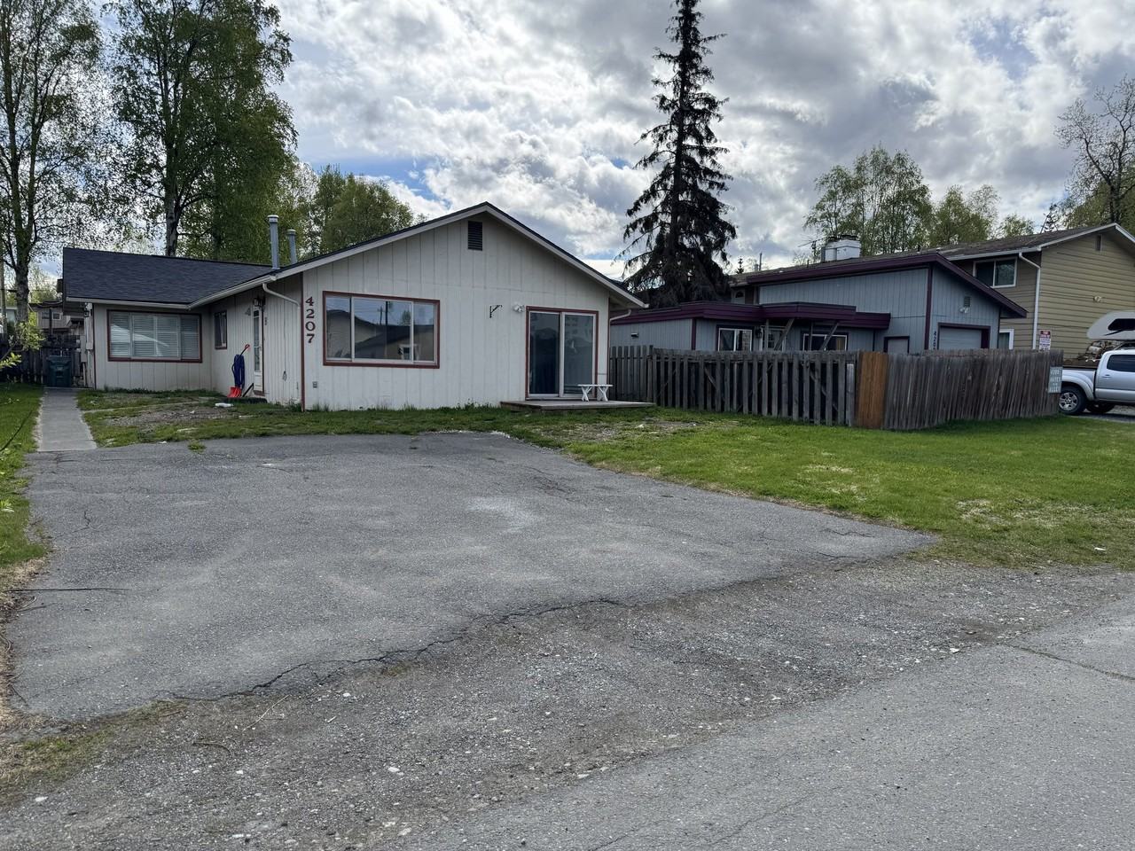 4207 Hayes St #B - Photo 2 of 16