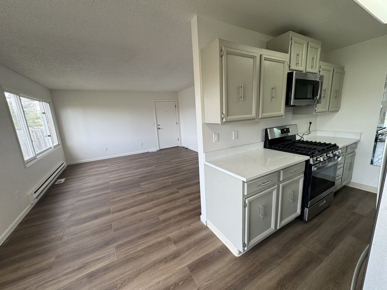 4207 Hayes St #B - Photo 7 of 16