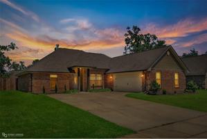 featured image of 204 Southern Creek Cir