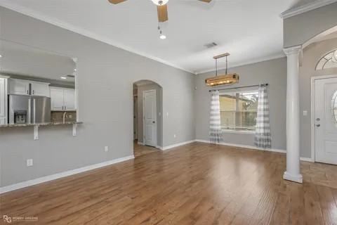 204 Southern Creek Cir - Photo 4 of 20