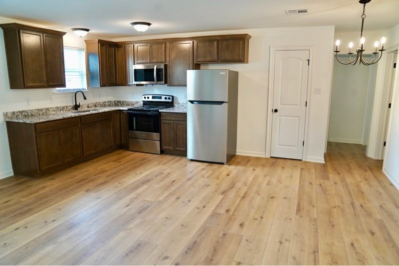 180 Waverly Rd - Photo 5 of 17