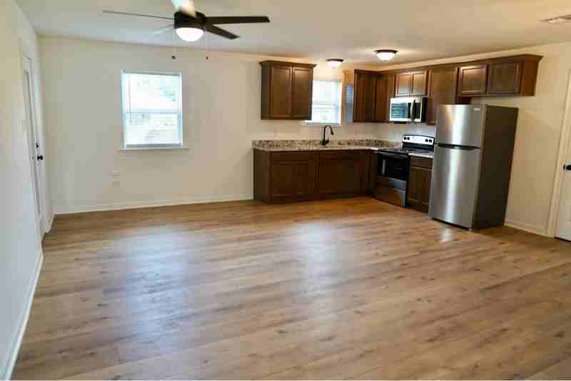 180 Waverly Rd - Photo 7 of 17