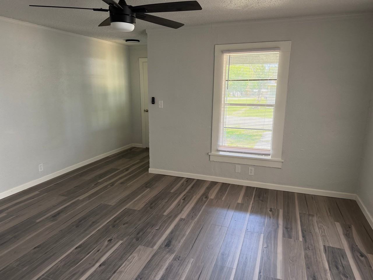 1061 19th St Se - Photo 2 of 12