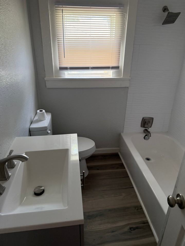 1061 19th St Se - Photo 6 of 12