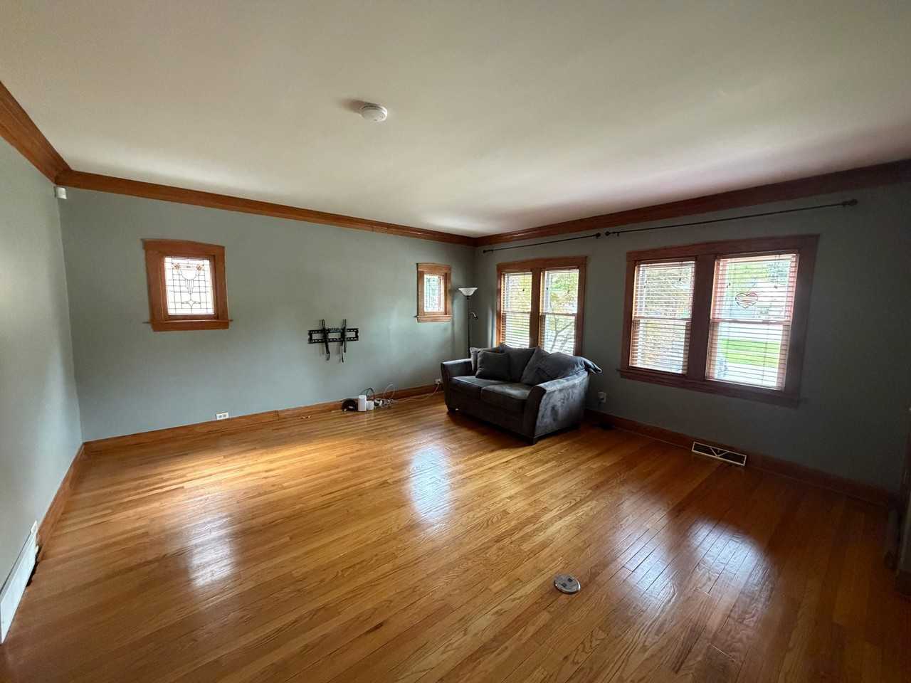 1100 Elgin Ave #1 - Photo 5 of 12