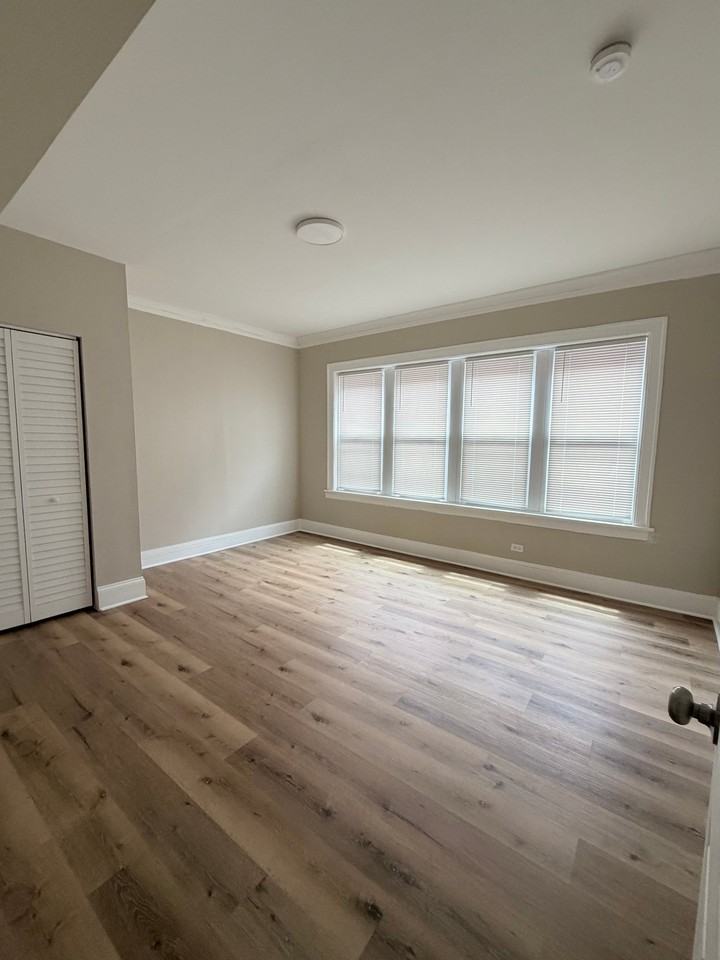 8010 S Phillips Ave - Photo 6 of 9
