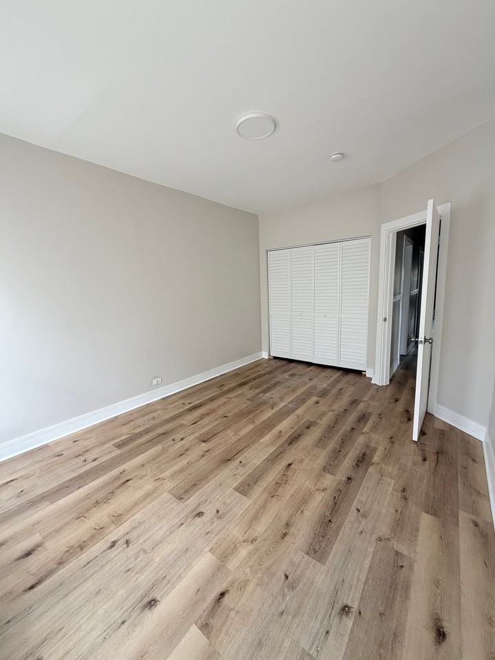8010 S Phillips Ave - Photo 7 of 9