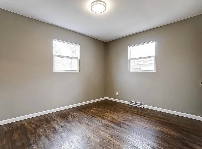 1517 Elmore Ave - Photo 6 of 10