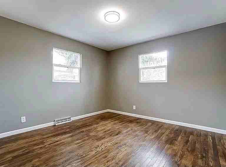 1517 Elmore Ave - Photo 7 of 10