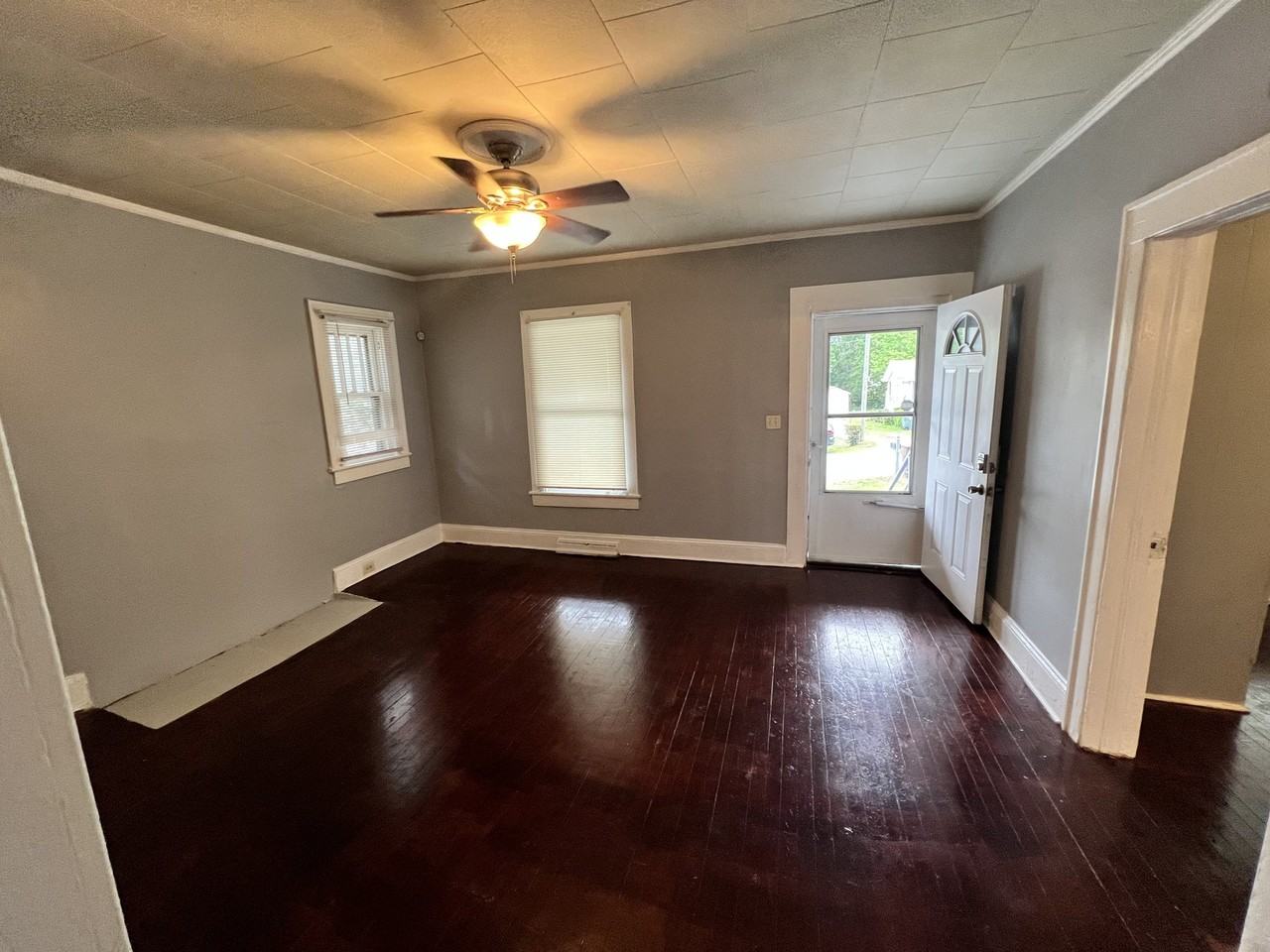 610 Holt Ave - Photo 2 of 10