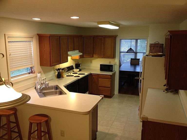 10904 Sweet Water Dr - Photo 4 of 6